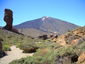 Fels vor Gebirgsmassiv Teide