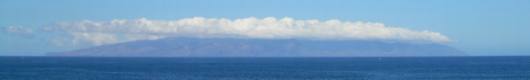 Blick vom Meer auf die Insel